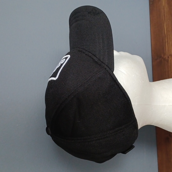 Adidas  hat - Picture 2 of 9